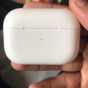 I’m selling air pods pros there white and new and I bought them for 300